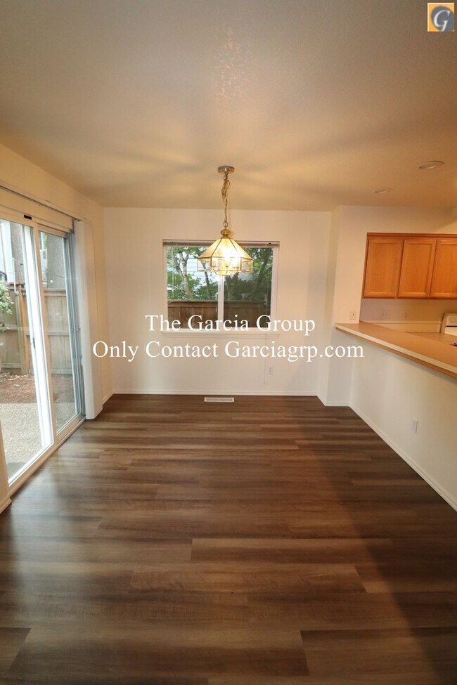 Building Photo - Great 4 bedroom 2.5 bathroom Single Family...