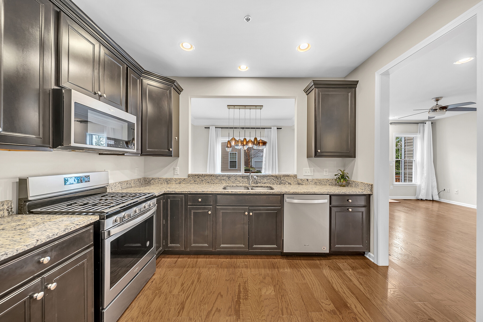 Building Photo - 5 Chestnut Crk