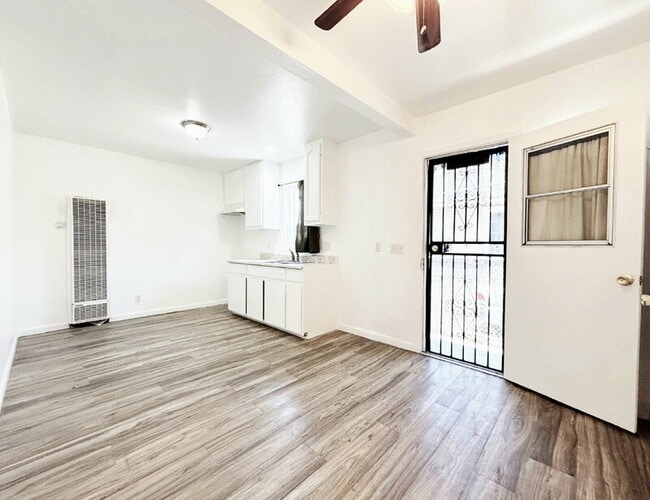Building Photo - 950 Clela Ave