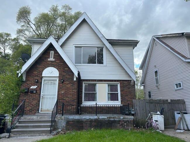 Building Photo - 6885 Mettetal St