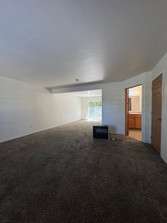 Building Photo - 1512 N Brook Ct