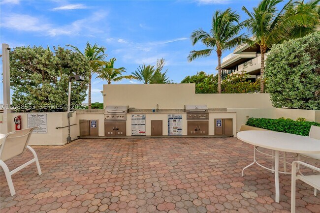 Building Photo - 3180 S Ocean Dr