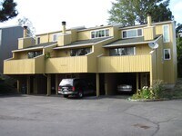 Building Photo - 2145 Eastview Pl