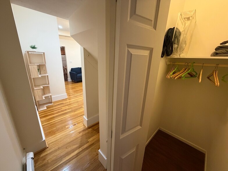 Building Photo - 67 Oak St