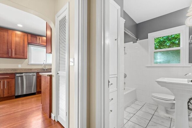 Building Photo - Charming Beach Drive Craftsman w/ AC and V...