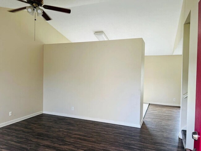 Building Photo - 40 Cabernet Ct