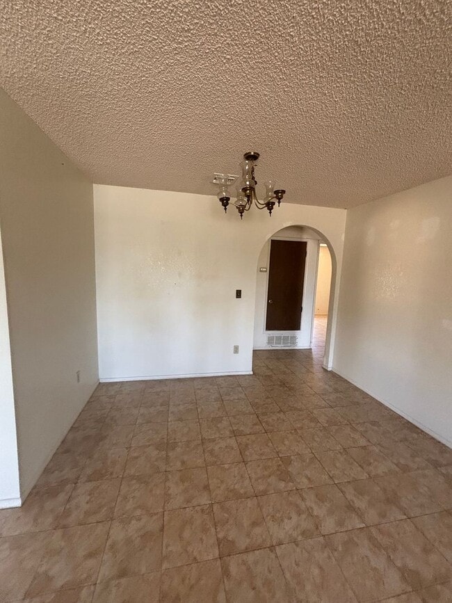 Building Photo - 554 Hegge Dr