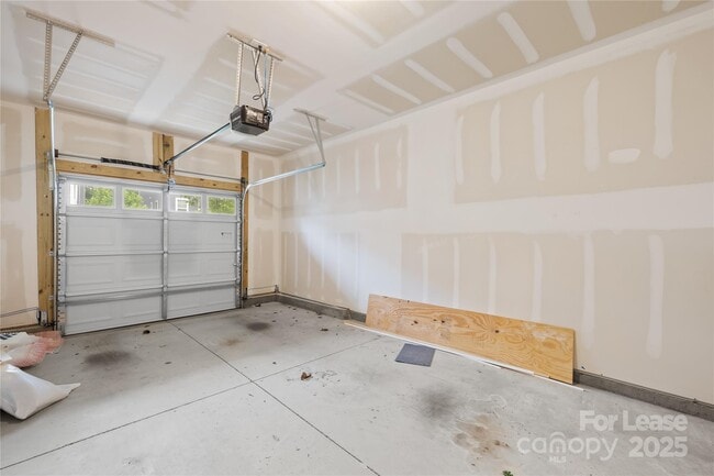 Building Photo - 2321 Creekmere Ln