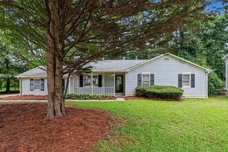 Building Photo - 3BR/2BA Ranch Home in Great School District Near Mall of Georgia!