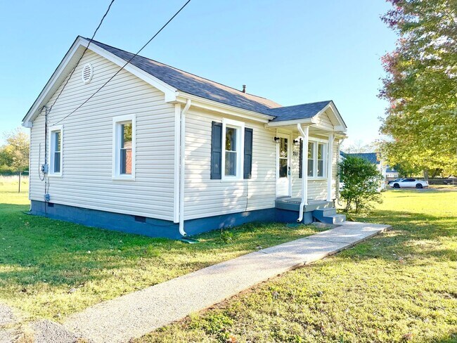 Building Photo - 211 Sanderson Dr