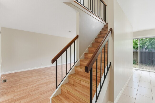 Building Photo - 209 Valley Oak Plaza