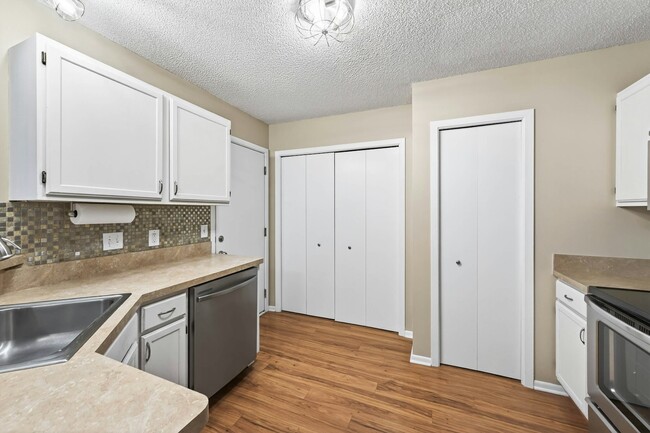 Building Photo - 13460 60th Pl N