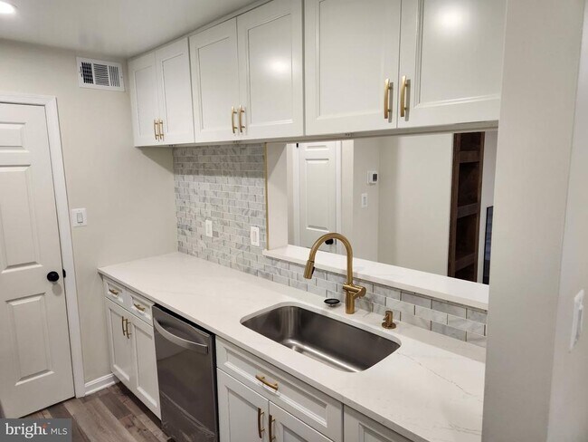 Building Photo - 5700 Olde Mill Ct