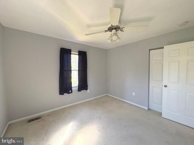 Building Photo - 902 Kirby Dr