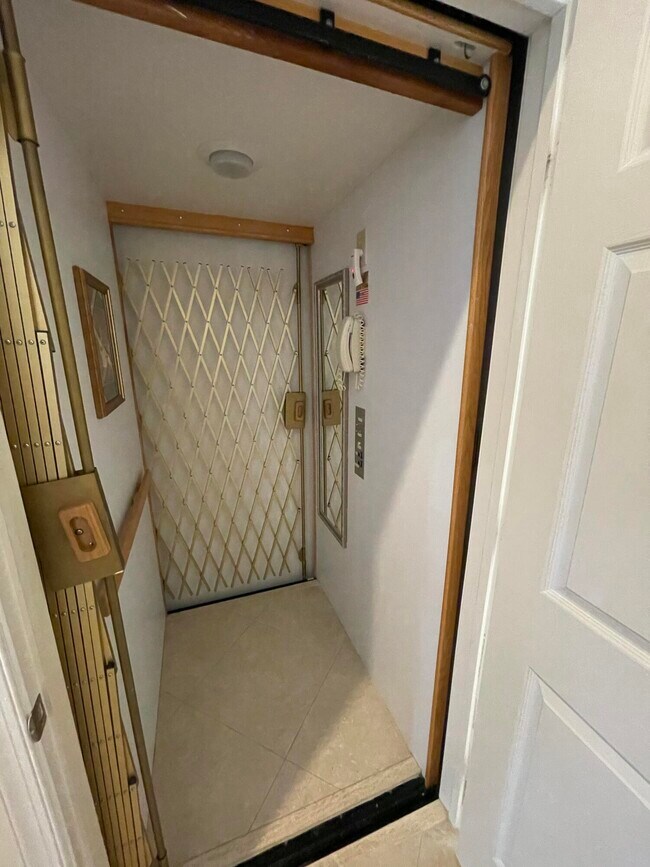 Building Photo - 7936 Laina Ln