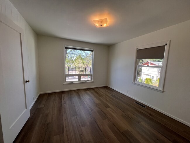 Building Photo - 503 1/2 S Auburn St