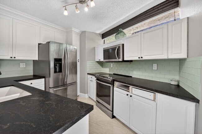 Building Photo - 8099 Severn Dr