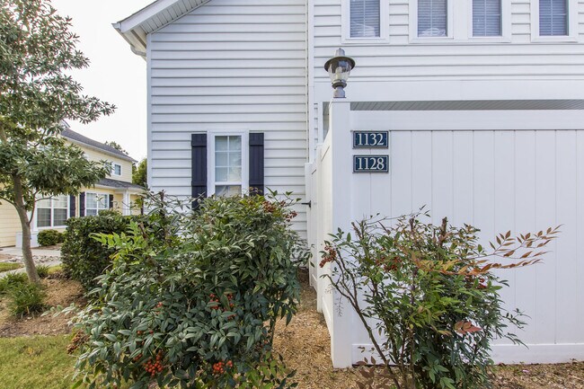 Building Photo - 1132 Grace Hill Dr