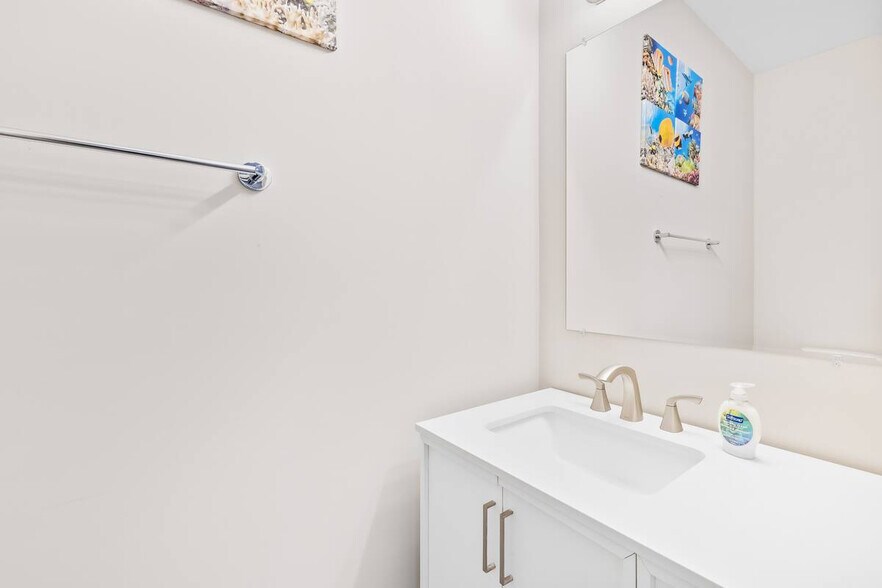 Building Photo - Room in Townhome on Kings Mountain St