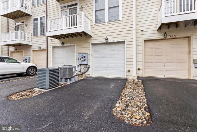 Building Photo - 3675 Spring Hollow Ln