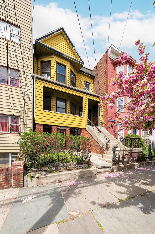 Building Photo - 85 Palisade Ave