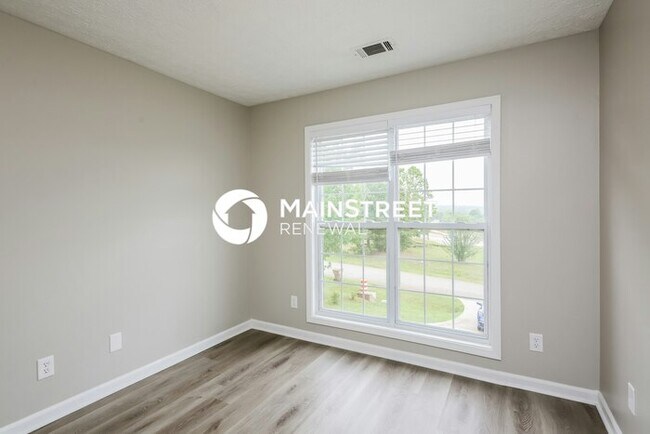 Building Photo - 4 Bedroom Pet-Friendly Home in Flowery Branch, GA with Main Street Renewal
