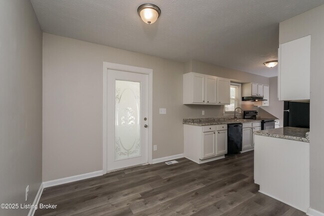 Building Photo - 8300 Pandorea Dr