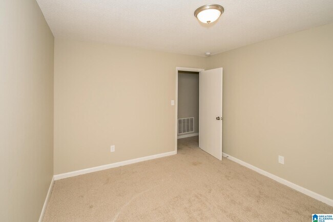 Building Photo - 436 15th Ln NW