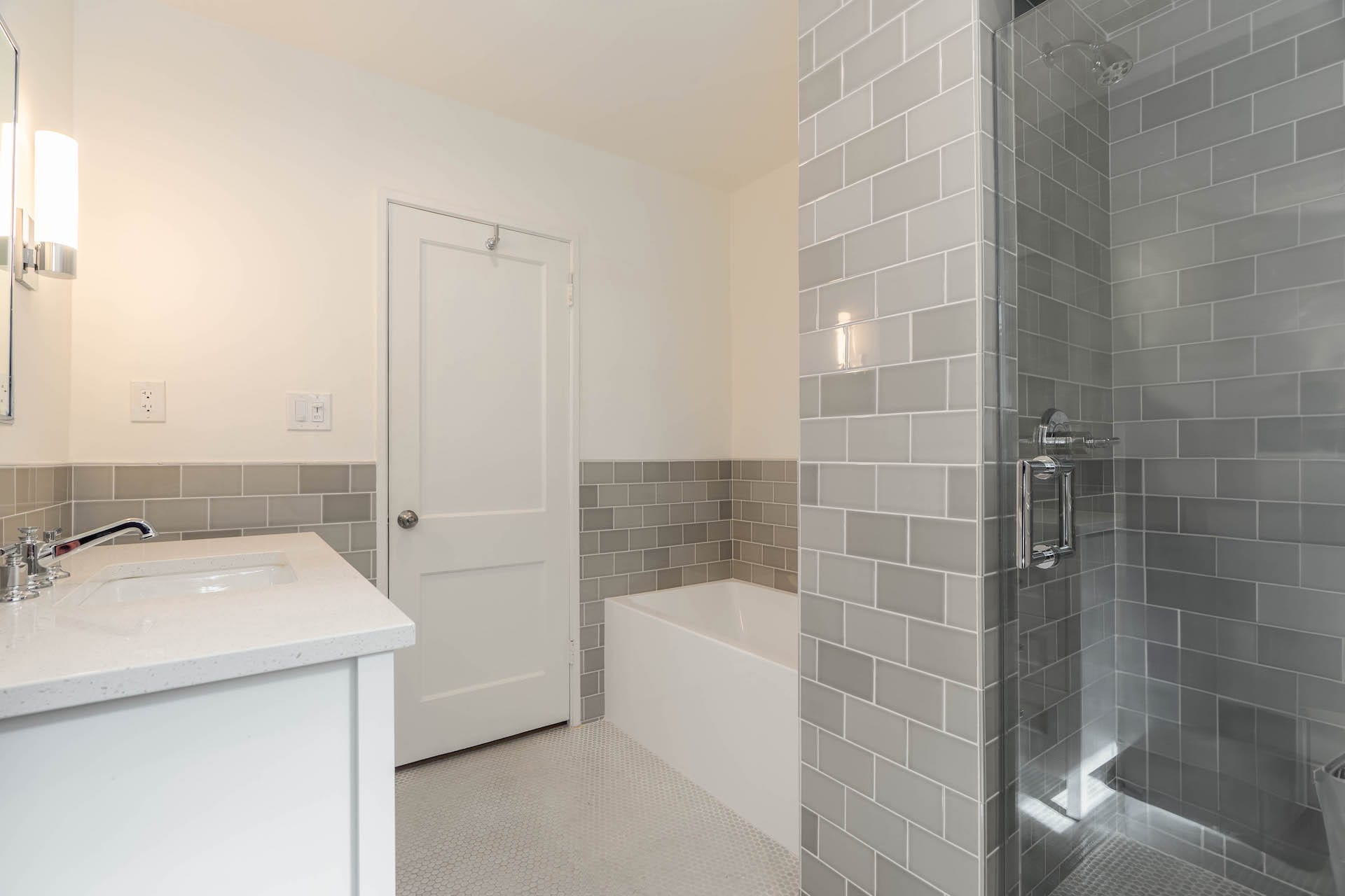 Building Photo - 5161 Village Grn