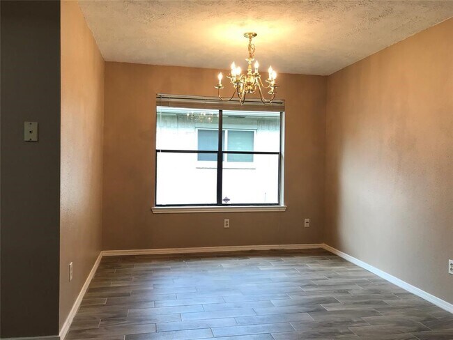 Building Photo - 21311 Meadowhill Dr