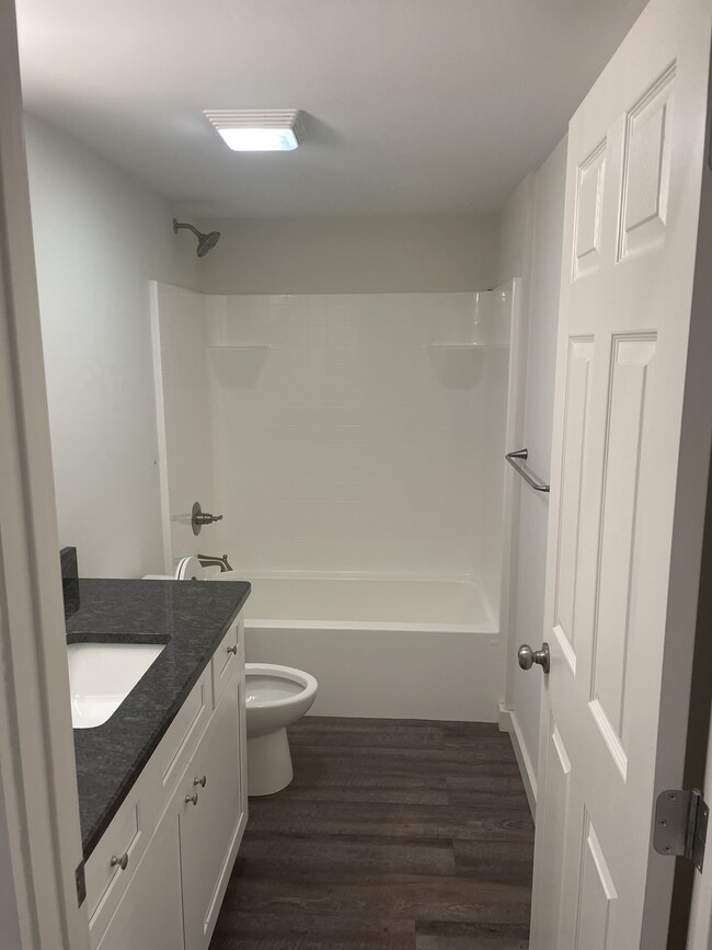 Beautiful bathroom with granite countertops - 811 Douglas St