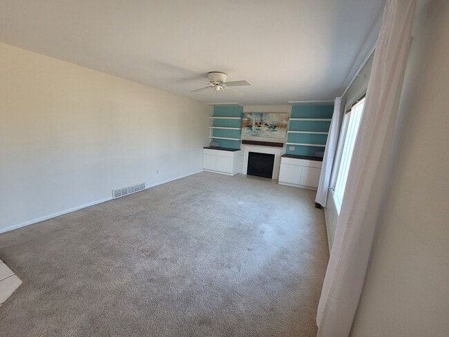 Building Photo - 2255 Vesterheim St