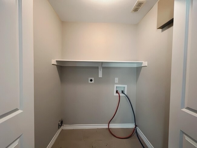 Building Photo - 7926 Elka Lp