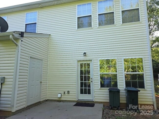 Building Photo - 2184 Winthrop Chase Dr