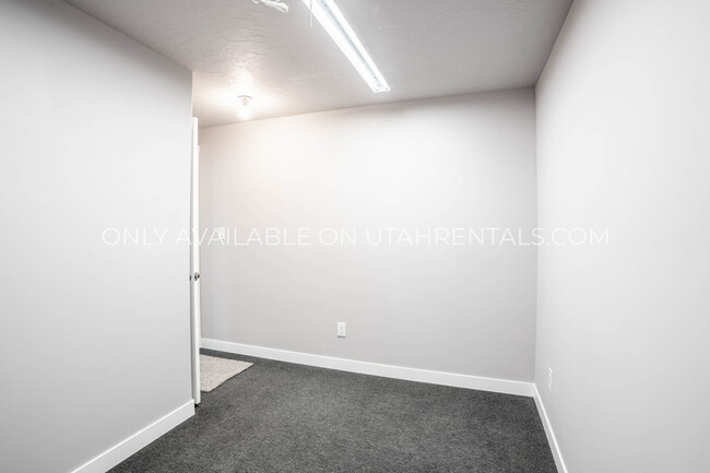 Building Photo - 6459 W Arranmore Dr