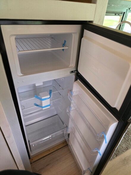 Refridgerator - 2450 44th St S