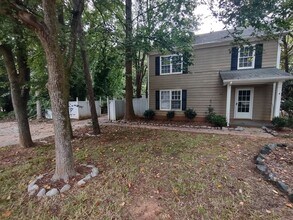 Building Photo - Pristine Duplex Home Located in the Lincol...