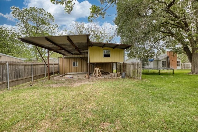 Building Photo - 500 W Austin St