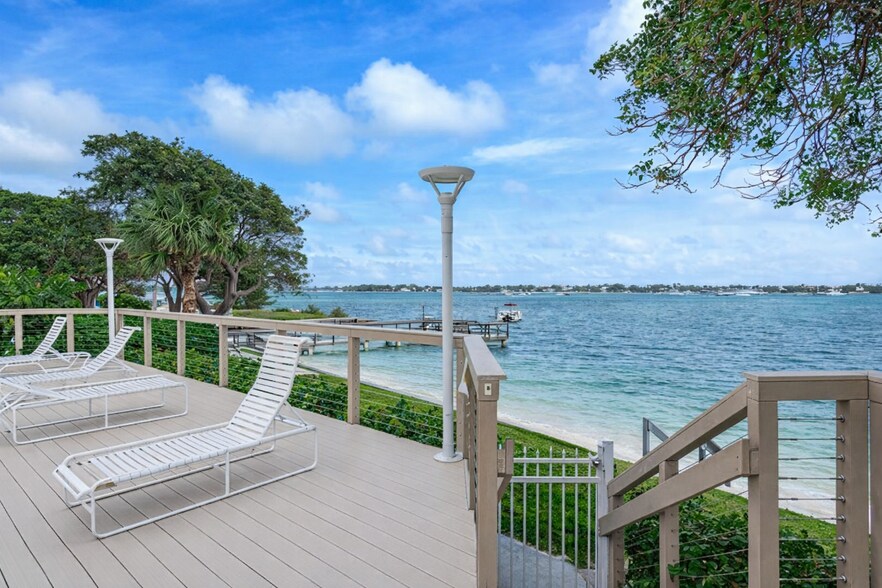 Building Photo - 5600 N Flagler Dr