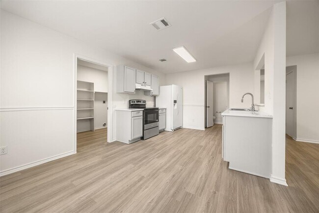 Building Photo - 1114 Thorn Creek Pl