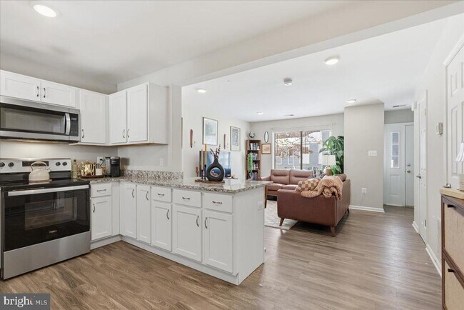 Building Photo - 3053 Heathcote Rd