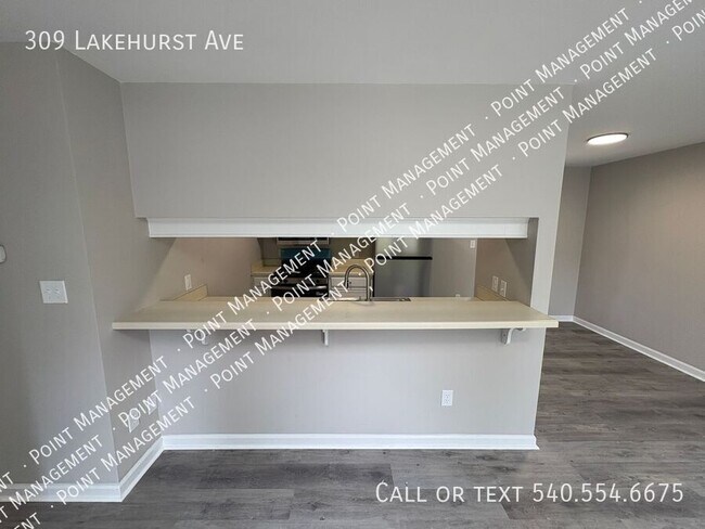 Building Photo - 309 Lakehurst Ave