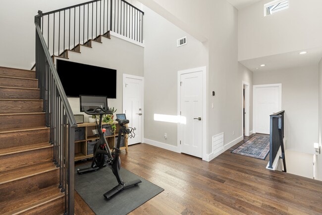 Building Photo - 807 Nicholson St