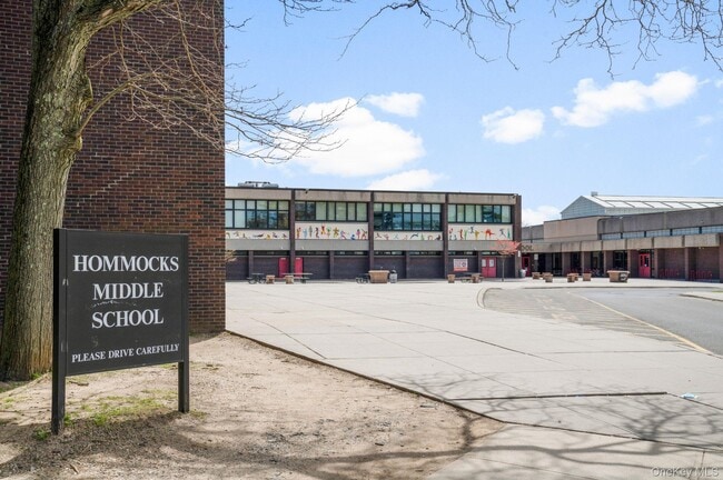 Building Photo - 156 Madison St