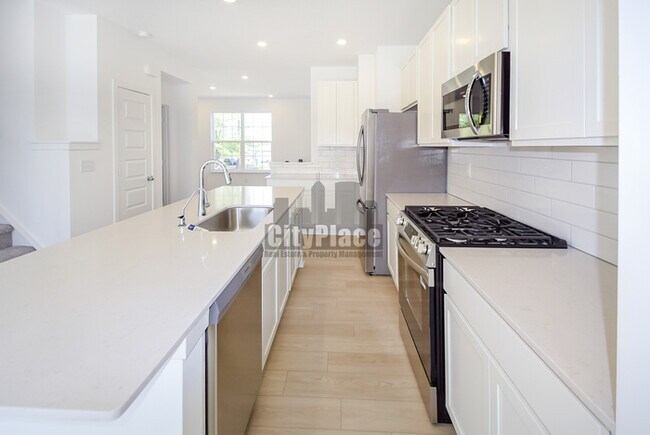 Building Photo - 6574 Halsey St