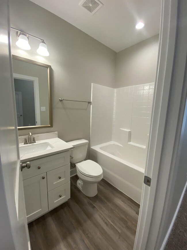 Building Photo - 400 Highlands St