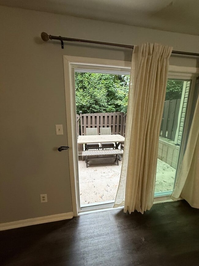 Building Photo - Charming 3BR Townhome in Greensboro
