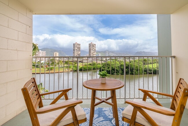 Building Photo - 2211 Ala Wai Blvd