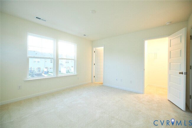 Building Photo - 240 Greenpark Rd