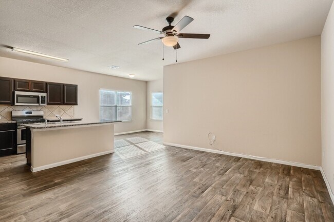 Building Photo - 237 Hess Dr